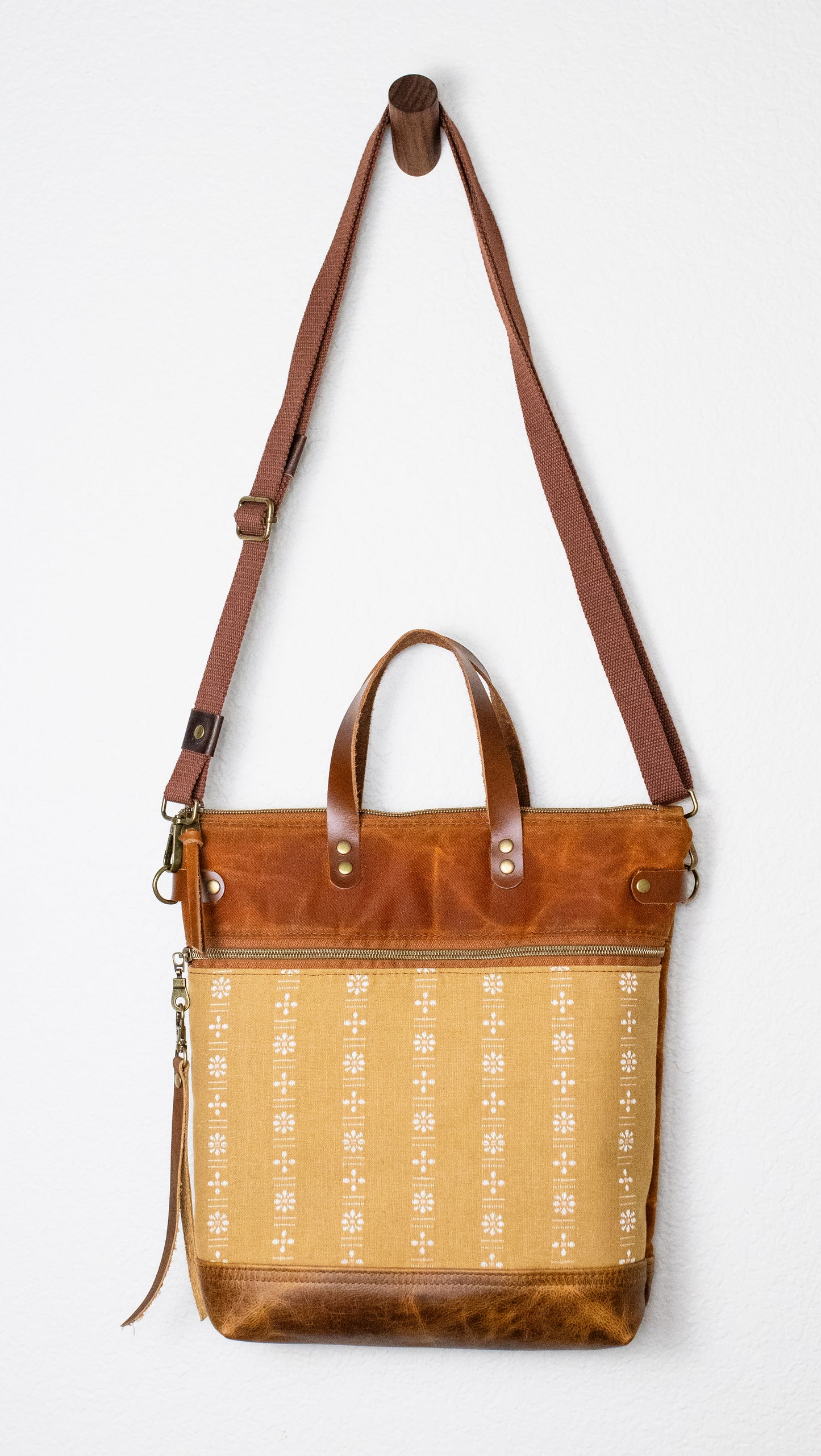 Convertible Tote - Amber Yellow Daisy