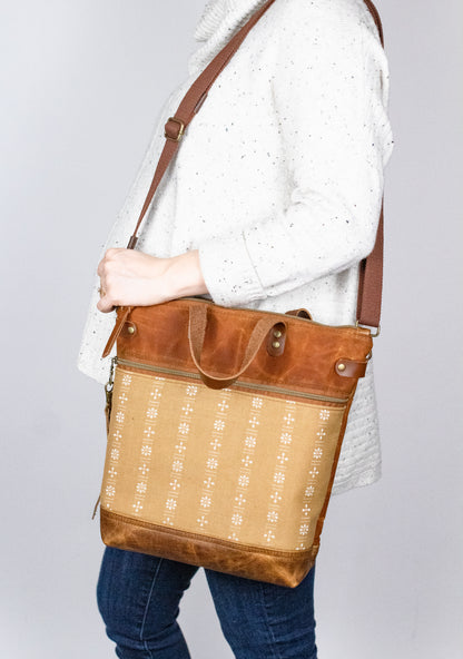 Convertible Tote - Amber Yellow Daisy